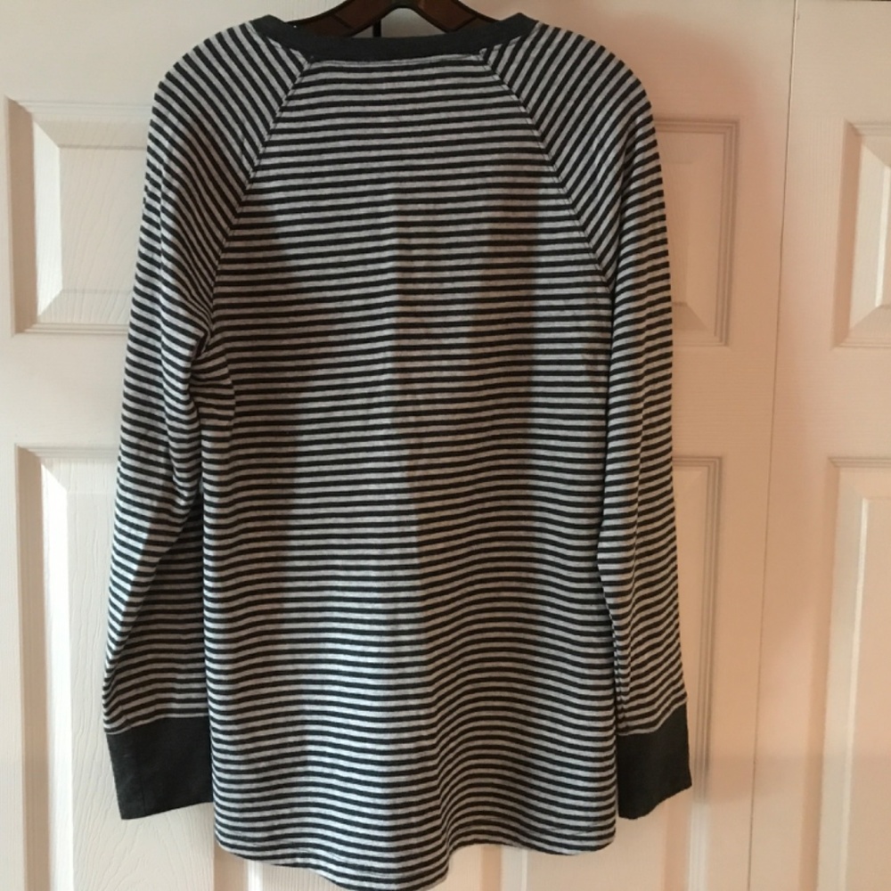 DULUTH TRADING COMPANY WOMEN’S BUTTON HENLEY MID-WEIGHT LONG SLEEVE LARGE SHIRT - Picture 2 of 3